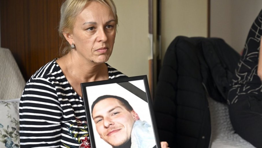 „NIKO MI SINA NEĆE VRATITI“: Neutješna majka danas sahranjuje Stefana Hrku (27) koji je stradao u Novom Sadu