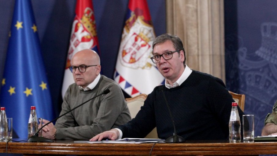 „DANILA I NJEGOVE DRUGOVE ISTJERALI NA ULICU DA BLOKIRAJU SAOBRAĆAJ“: Profesori pokušali natjerati sina Miloša Vučevića da protestvuje protiv oca