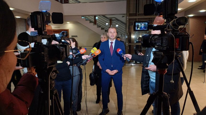 STANIVUKOVIĆ NE ODUSTAJE: Ponovo se vratio u Narodnu skupštinu RS, ovoga puta u odijelu