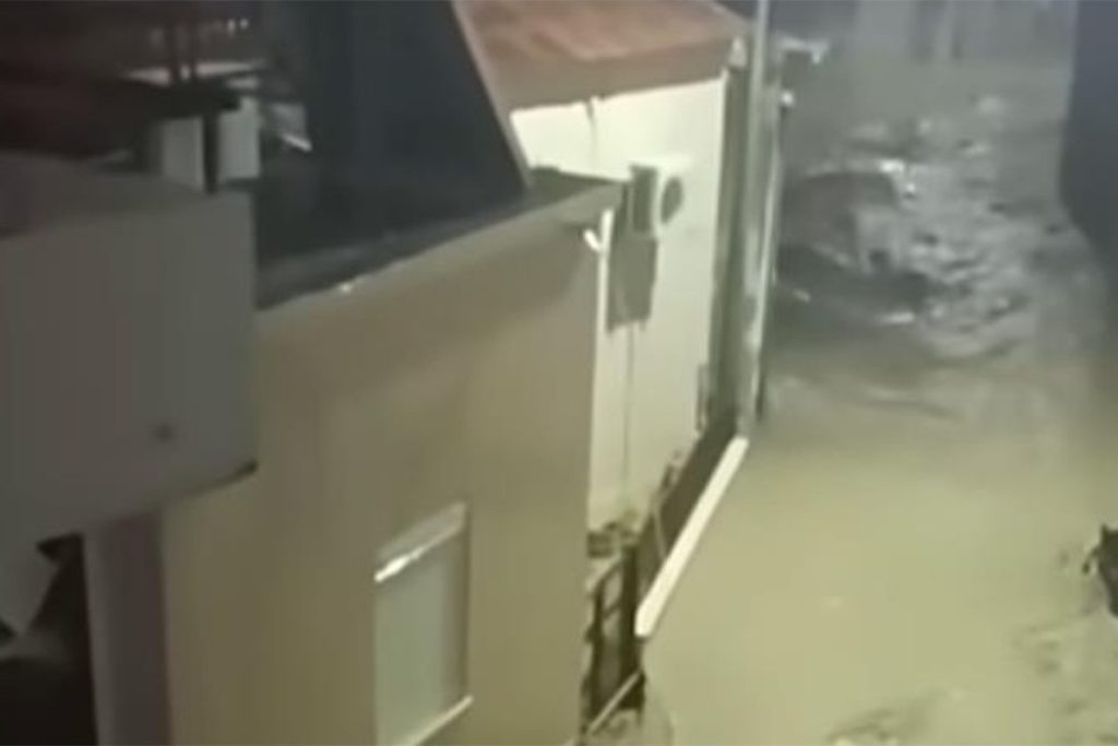 BUJICE U GRČKOJ NOSE SVE PRED SOBOM: Ima mrtvih, u toku hitna evakuacija (VIDEO)