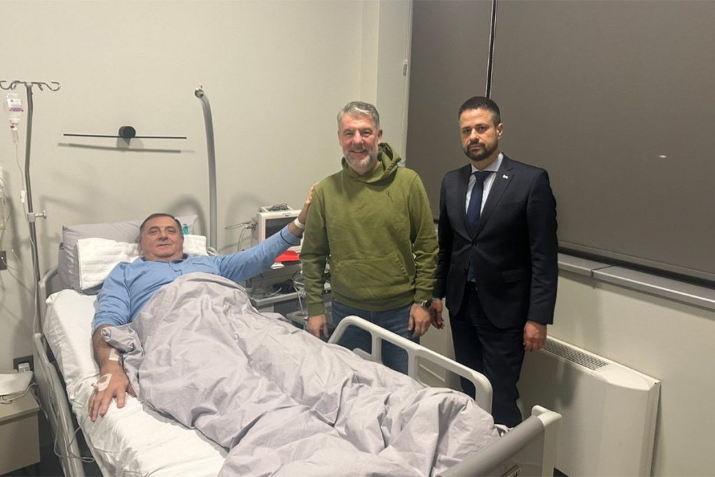 „MNOGO MI ZNAČI PODRŠKA PRIJATELJA“ Dodika u bolnici posjetili Amidžić, Šeranić i vladika Sergije