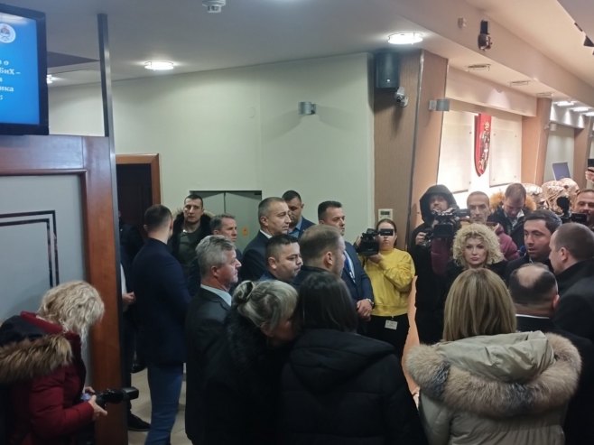 DRAMA U NARODNOJ SKUPŠTINI SRPSKE: Stanivuković i poslije odbijanja ne odustaje od obraćanja pred poslanicima (VIDEO)