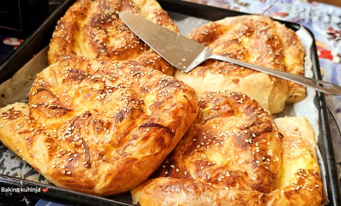 IDEALNA ZA GOSTE: Pita uvijača sa sirom i krompirom (VIDEO)