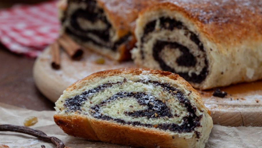 POSNA ŠTRUDLA SA MAKOM: Poslastica kojoj niko ne može odoljeti, ukusna je kao i mrsna verzija