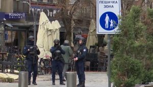 НАОРУЖАНИ ДО ЗУБА: Куртијеви специјалци са дугим цијевима изашли на улице Косовске Митровице (ВИДЕО)