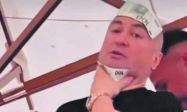 „ON RAZNE GADOSTI RADI ZA NOVAC!“ Pjevačica žestoko oplela po Đaniju