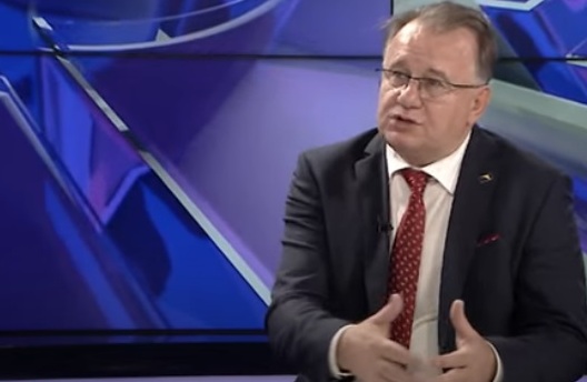 У ПОРУКАМА СЕ СПОМИЊЕ ЗАПОШЉАВАЊЕ И НАПРЕДОВАЊЕ: ПОСКОК врши претресе и одузима телефоне због спорних преписки Нермина Никшића