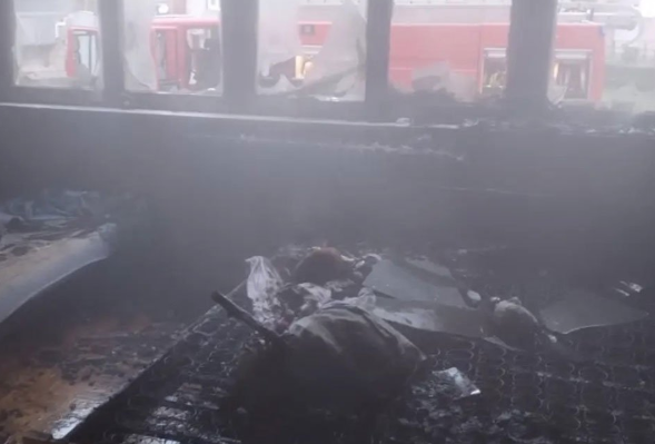 VATRA PROGUTALA STAN U PRIJEDORU: Jezivi prizori sa zgarišta (VIDEO)