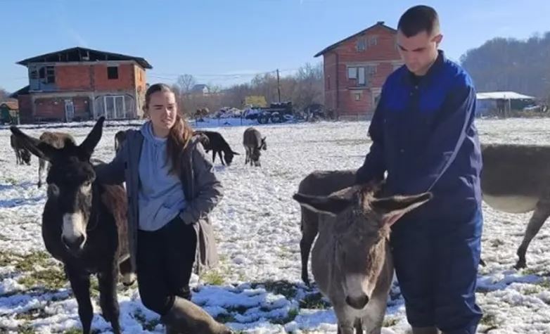 JEDINSTVEN PRIMJER MEĐU OMLADINOM: Budući policajac iz Prijedora od 14. godine uzgaja magarce