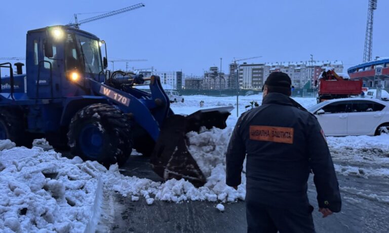 DNEVNICA 75 KM: Više od stotinu građana u ovom gradu BiH pohrlilo da čisti snijeg