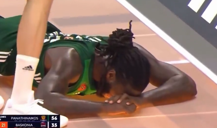 KRICI NA TERENU: Lesor doživio tešku povredu na meču Evrolige (VIDEO)