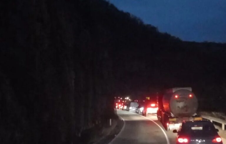 ODRON STVORIO KOLONE: Potpuno obustavljen saobraćaj u ovom dijelu Srpsku