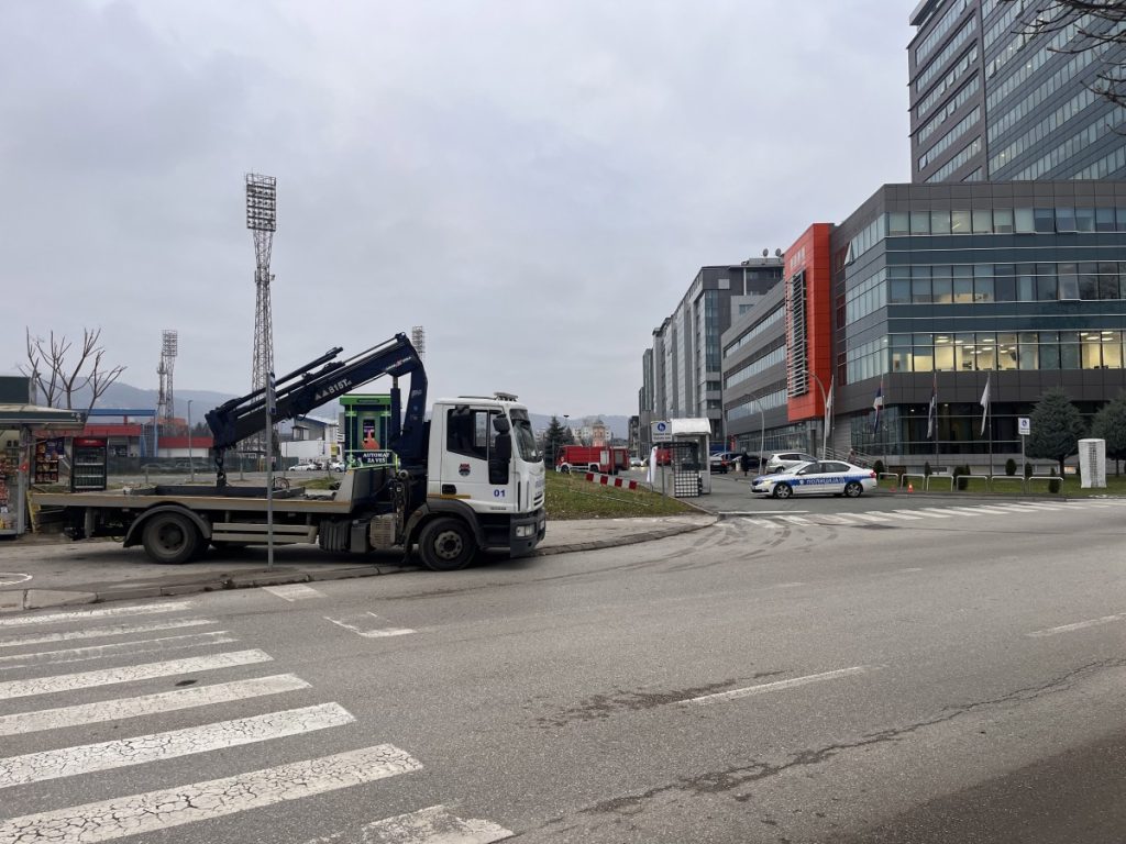 POMJEREN KAMION „PAUK“ SLUŽBE SA TRGA REPUBLIKE: Nema više blokade, čeka se reakcija Stanivukovića