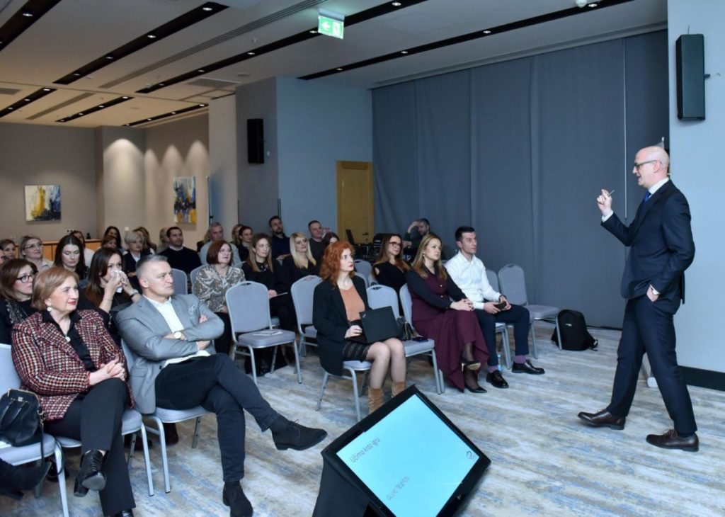 U SRPSKOJ JOŠ UVIJEK NIZAK OBUHVAT IMUNIZACIJOM: Stručnjaci pozivaju roditelje da na vrijeme vakcinišu djecu HPV vakcinom