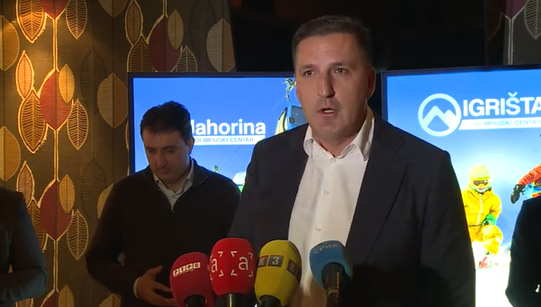 ELEK OŠTRO O IRB: To su neradnici koje interesuje samo koncert Karleuše