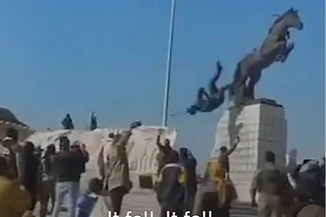 POBUNJENICI PREUZELI GRADOVE: U Alepu srušena statua brata sirijskog predsjednika (VIDEO)