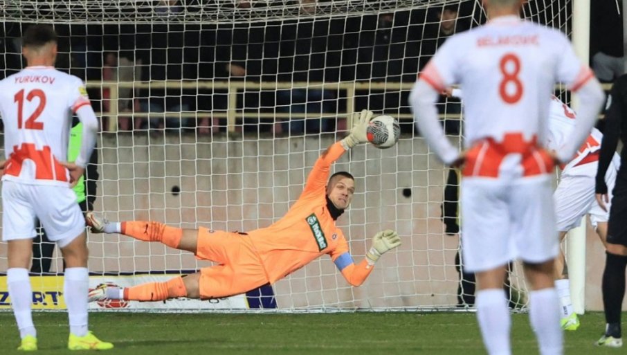 KAKAV GEST JOVANOVIĆA: Golman Partizana poslije utakmice iznenadio posebnu ženu na tribinama (FOTO)