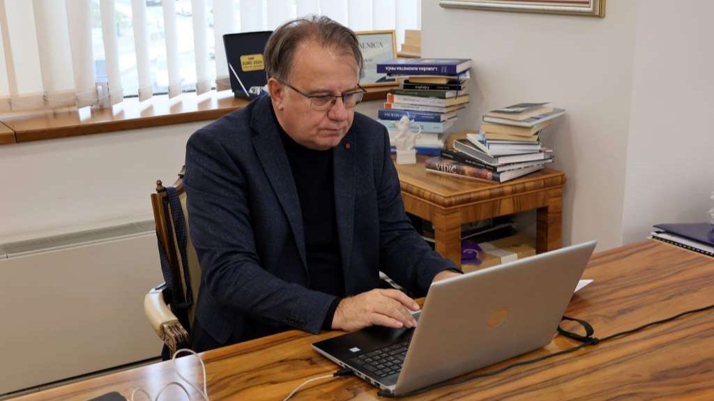 NOVINE U FEDERACIJI BiH: Nikšić ozvaničio upotrebu digitalnog potpisa u Vladi FBiH
