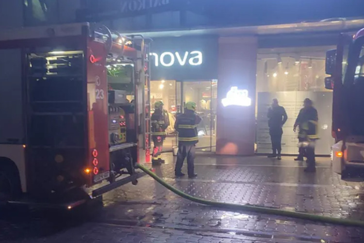 VATROGASCI NA TERENU: Izbio požar u Gospodskoj (VIDEO)