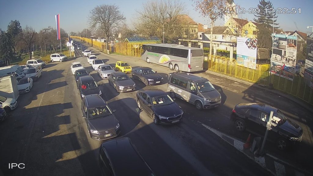 DUGAČKE KOLONE: Gužve na graničnim prelazima sa Hrvatskom