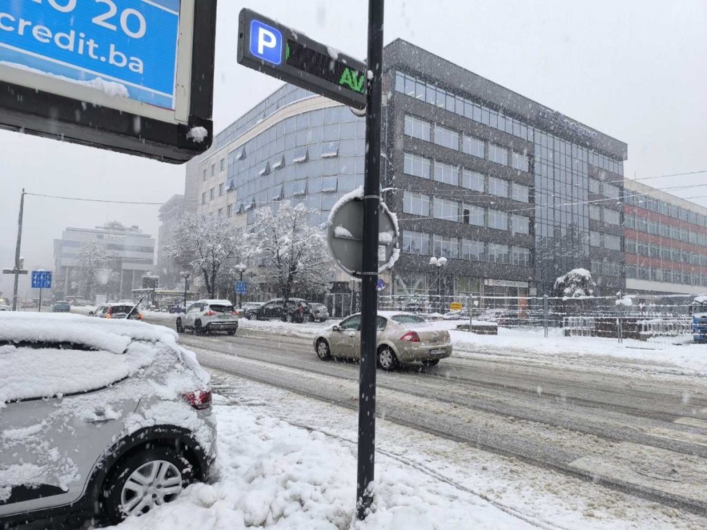 SUTRA SE TOPLO OBUCITE: Očekuju nas padavine i pad temperature