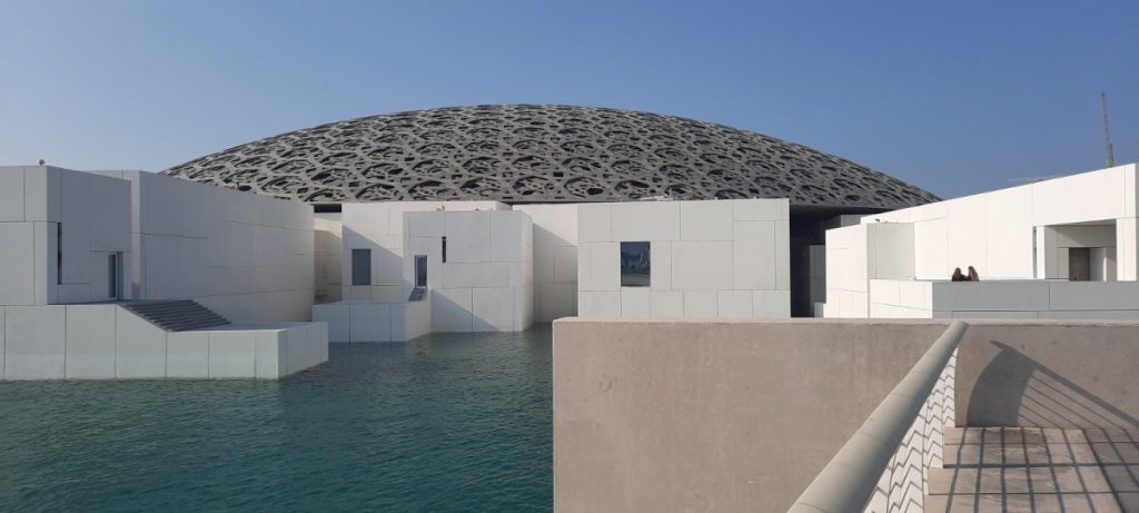 POGLEDAJTE KAKO IZGLEDA LUVR MUZEJ ABU DABI: Riznica remek djela, raskoši i ljepote (FOTO/VIDEO)