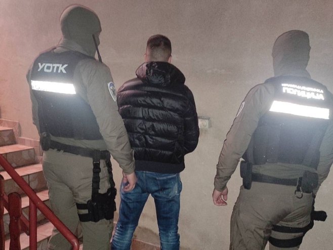 ОЖЕНИО СЕ У СРПСКОЈ И ПРОМЈЕНИО ПРЕЗИМЕ: Земунац долијао полицији, ухапшен због сумње да је извршио убиство у Сремској Митровици, пао и Страживук