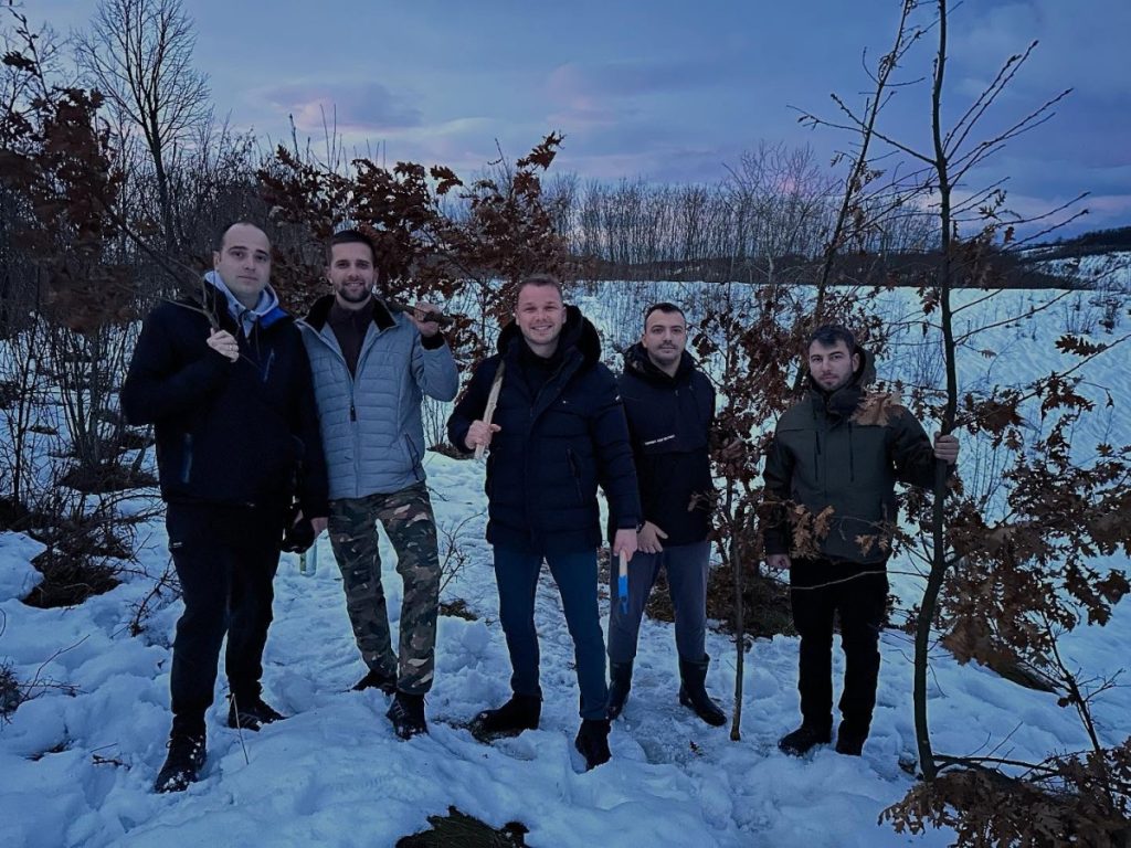 STANIVUKOVIĆ USJEKAO BADNJAK: Gradonačelnik Banjaluke ispoštovao tradiciju (FOTO)