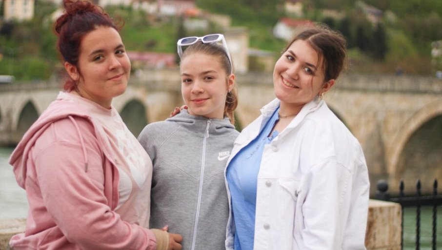 ЖЕНСКО НАСЉЕЂЕ ПРЕНИЈЕТО СА МАЈКЕ НА ЋЕРКЕ: Волонтирање у паљанском Црвеном крсту традиција Крсмановића