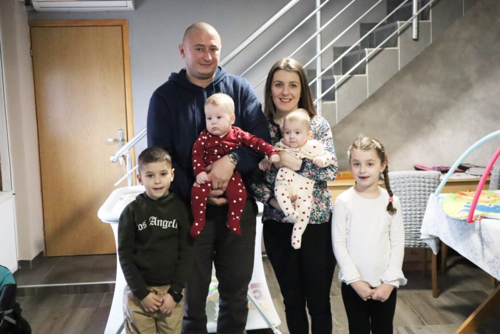 LIJEPA PRIČA IZ DERVENTE: Tatjana i Ognjen roditelji dva para blizanaca