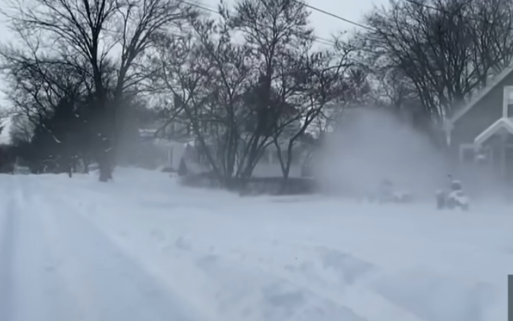 HAOS U AMERICI: Zimska oluja zahvatila istočnu obalu, nema struje, otkazano preko 2.300 letova (VIDEO)