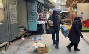 „OD JEDNE GOSPOĐE SAM DOBIO ČAŠU VODU, A DRUGI SU MI…“ Poznati tiktoker iz Sarajeva 24 sata živio kao beskućnik, pa sve snimio (VIDEO)