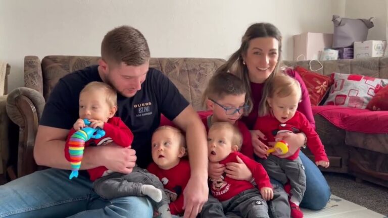 BLAGOSLOV NA 1. ROĐENDAN: Krstile se banjalučke četvorke, roditelji blistaju od ponosa (VIDEO)