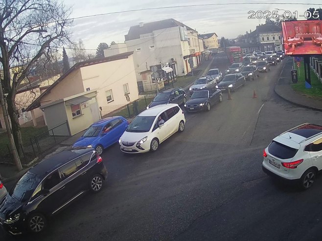 „POLITIZACIJA PROCESA“: Kada će biti otvoren prelaz u Gradišci?
