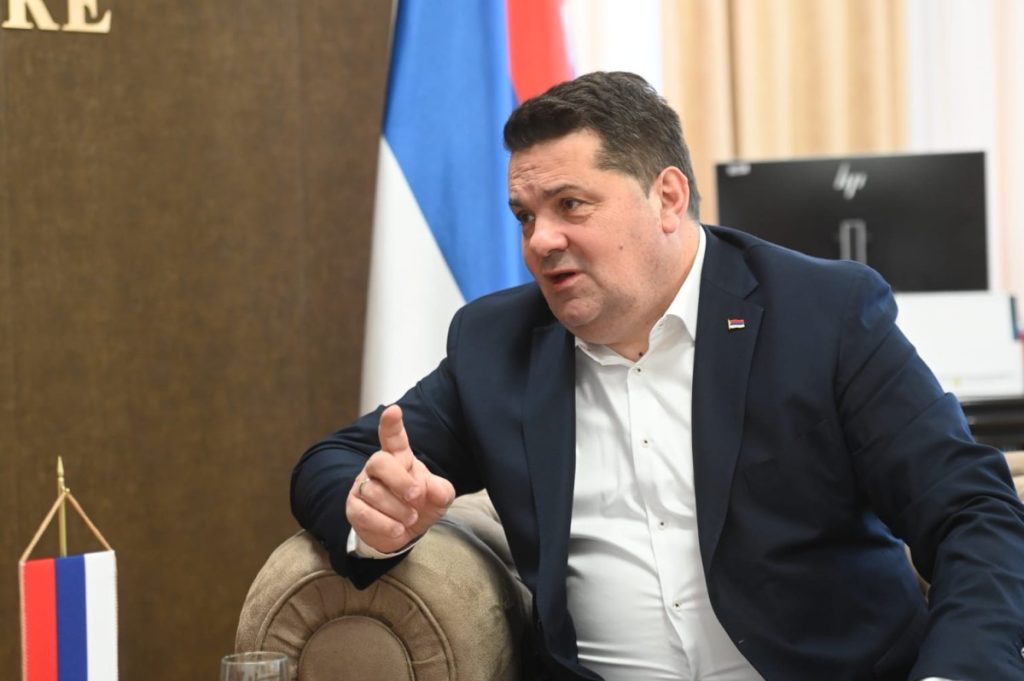 „REPUBLIKA SRPSKA POBJEĐUJE“: Oglasio se Stevandić nakon što je Interpol odbio zahtjev neustavnog Suda BiH