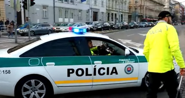 NAPAD NOŽEM U ŠKOLI U SLOVAČKOJ: Ubijene dvije osobe, za osumnjičenim učenikom izdata potjernica (FOTO)