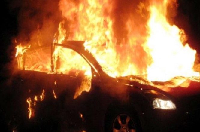 DRAMA U BRČKOM: Zapaljen automobil poslanika u Skupštini distrikta