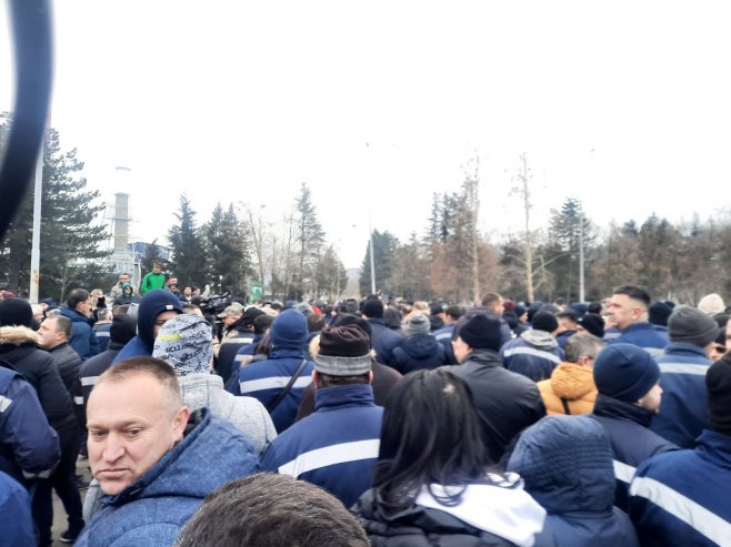 РАДНИЦИ ТРАЖЕ СМЈЕНУ ДИРЕКТОРА РИТЕ УГЉЕВИК: Ђокић позвао запослене да наставе процес рада – “ У току активности преузимања пројекта од компаније Комсар“