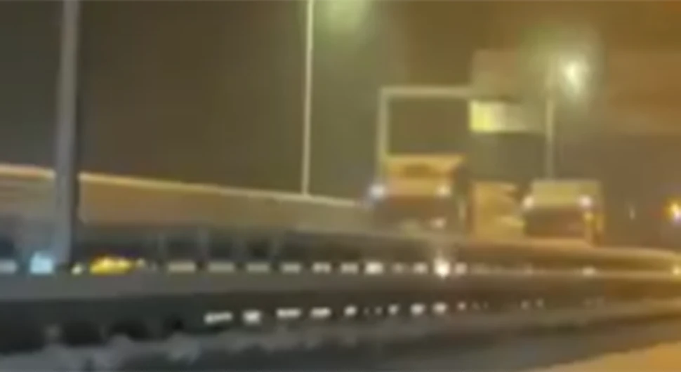 SAOBRAĆAJ OBUSTAVLJEN: Šleper se popriječio na auto-putu u BiH