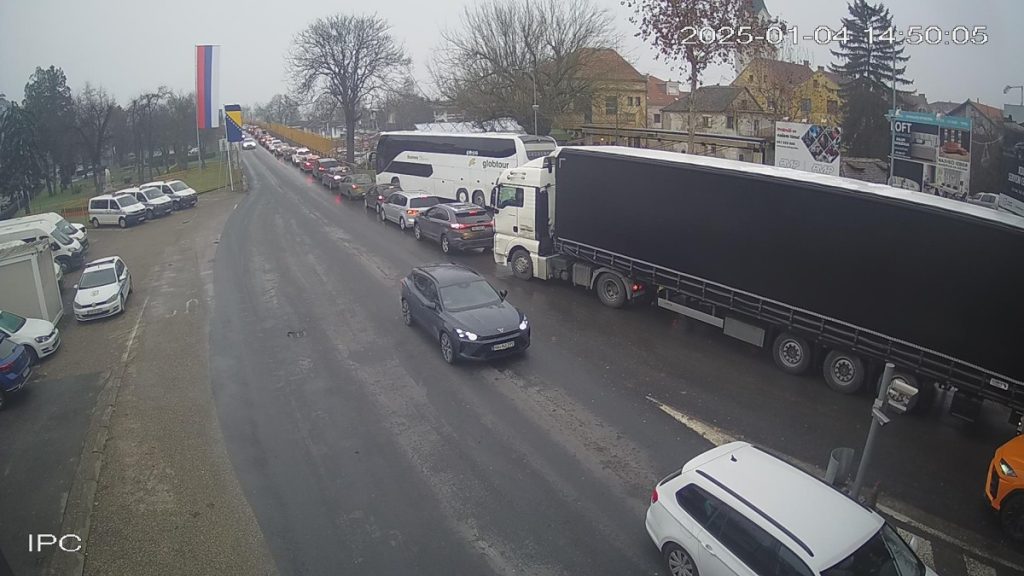 VELIKE GUŽVE U BiH: Kolone na graničnim prelazima