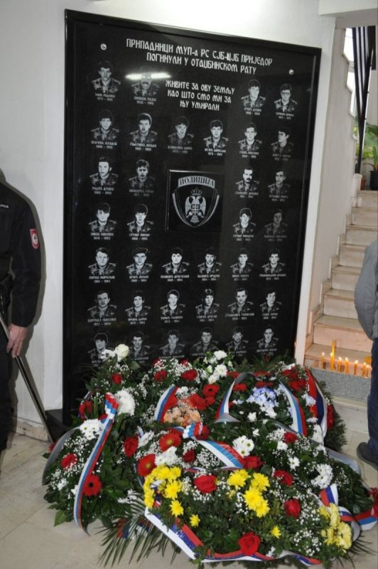 U ZNAK SJEĆANJA NA NAJHRABRIJE: Obilježena 31 godina od pogibije osmorice policajaca u Prijedoru