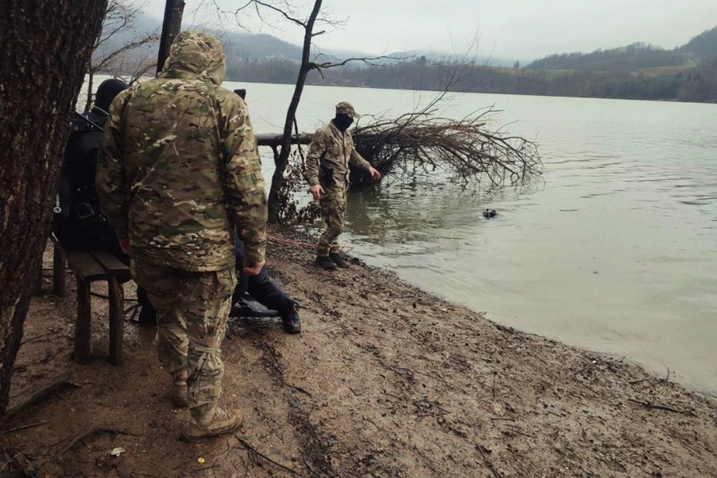RONIOCI SAJ-a TRAŽE SELIMOVIĆA U JEZERU: Potraga za odbjeglim ubicom i dalje traje