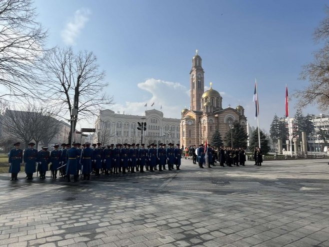 ISPRED PALATE REPUBLIKE ODRŽANA PROBA POLICIJSKOG ORKESTRA: Pripreme za svečano obilježavanje Dana državnosti Srpske i Srbije (VIDEO)