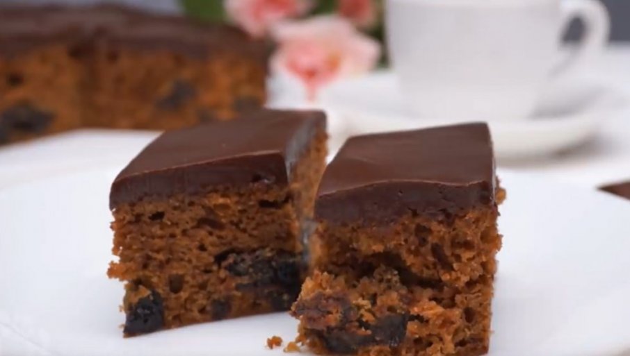 SAVRŠENA KOMBINACIJA: Napravite čokoladni kolač sa suvim šljivama, oduševićete se ukusom (VIDEO)