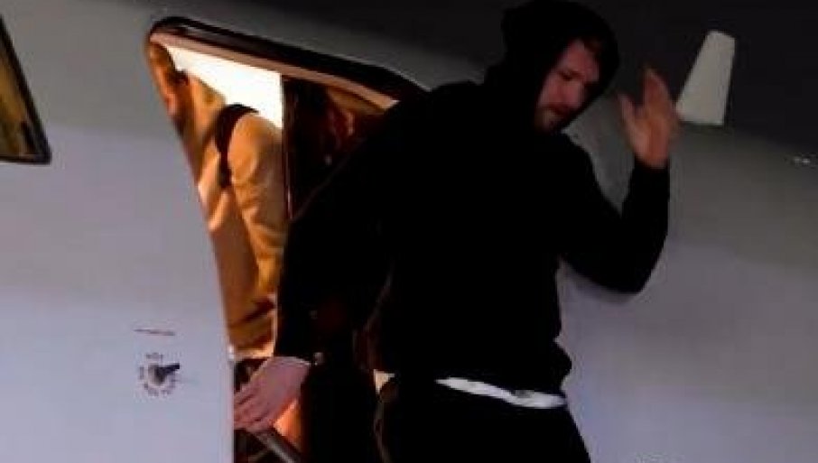 LUKA DONČIĆ STIGAO U LOS ANĐELES: „Tek je sletio, a već pokazuje znakove bandi“ (FOTO)
