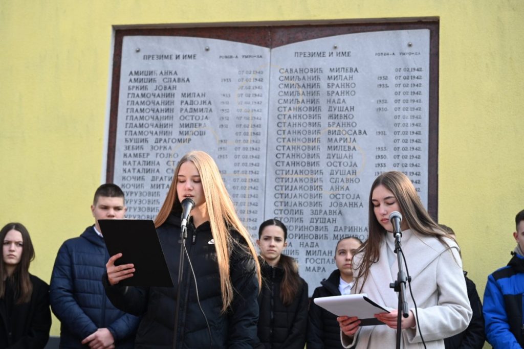СПОРАН НАТПИС НА СПОМЕН-ПЛОЧИ У ШАРГОВЦУ: Умјесто „убијена“ пише „умрла“ дјеца