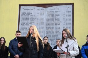 SPORAN NATPIS NA SPOMEN-PLOČI U ŠARGOVCU: Umjesto „ubijena“ piše „umrla“ djeca