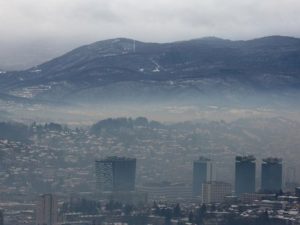 ГЛАВНИ ЗАГАЂИВАЧИ СТАНОВНИЦИ: Ево шта страни медији пишу о загађењу ваздуха у Сарајеву
