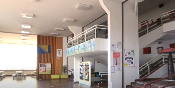 SUSPENDOVAN NASTAVNIK IZ TUZLE: Udario učenika ometenog u razvoju, kamere sve snimile