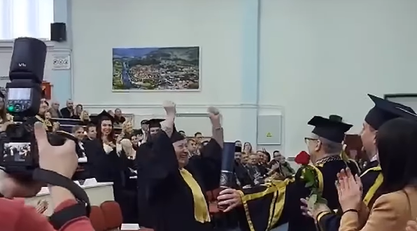 PRNJAVORČANKA ZAVRŠILA PRAVNI FAKULTET U 65. GODINI: Koviljka zbog predavanja prelazila dnevno 140 km (VIDEO)